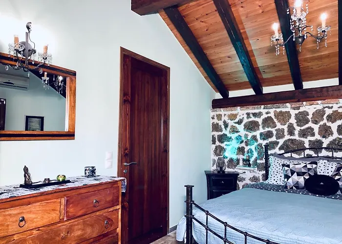 Ermones Emerald Vátos