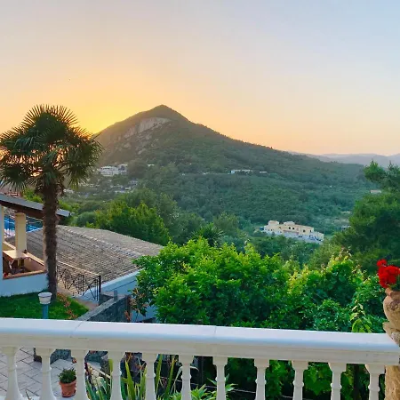 Ermones Emerald Holiday home *