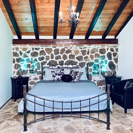 Ermones Emerald Vátos